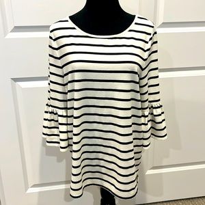 Max Studio top. Size large.